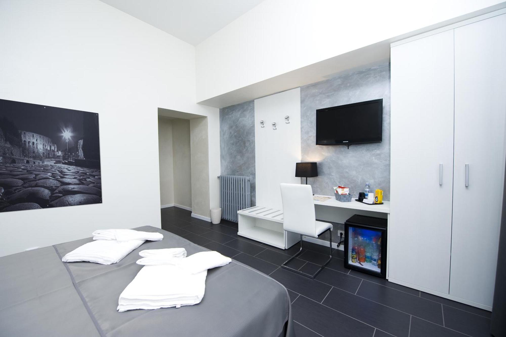 Grey&White Hotell Rom Rum bild