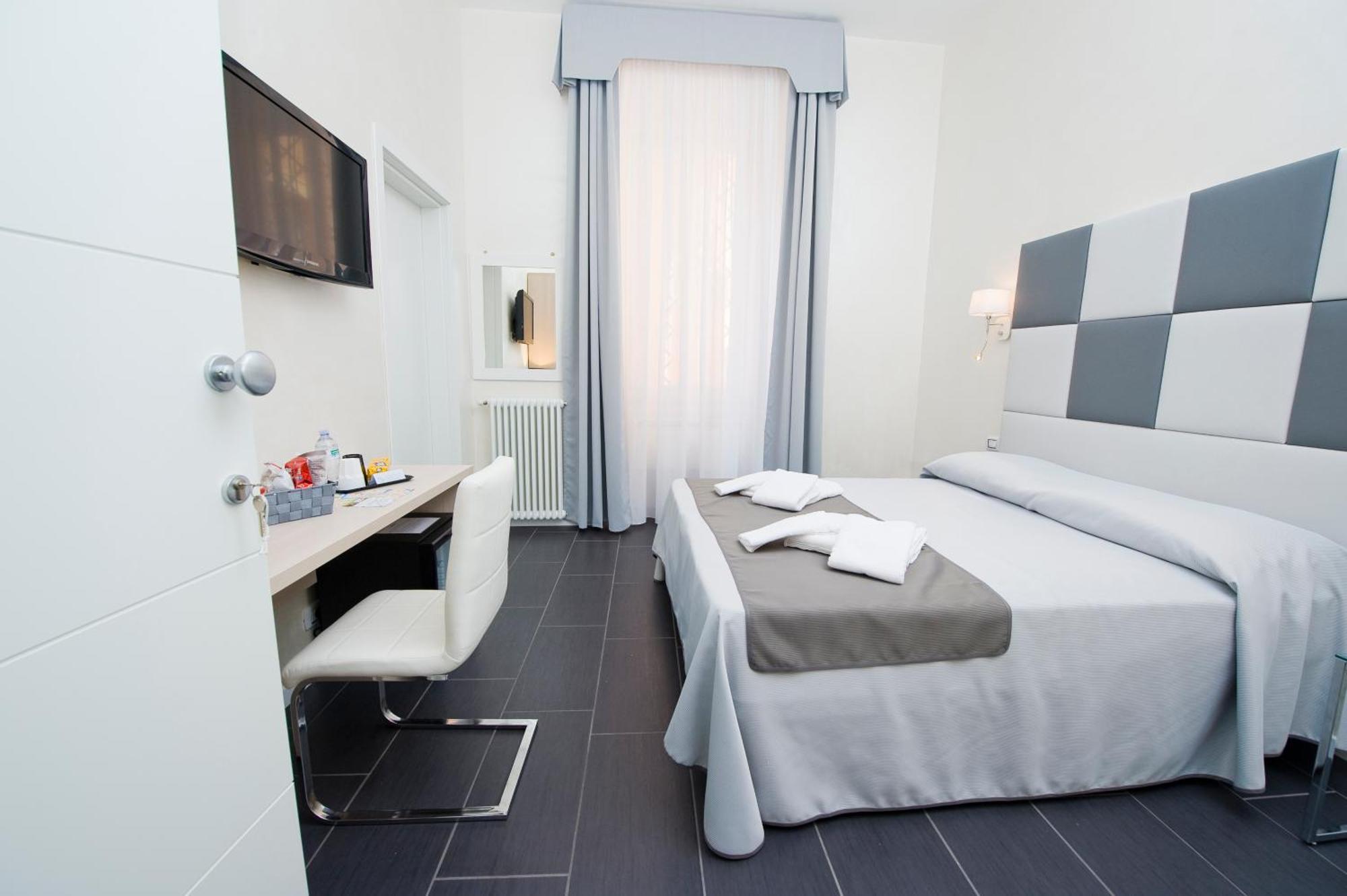 Grey&White Hotell Rom Rum bild