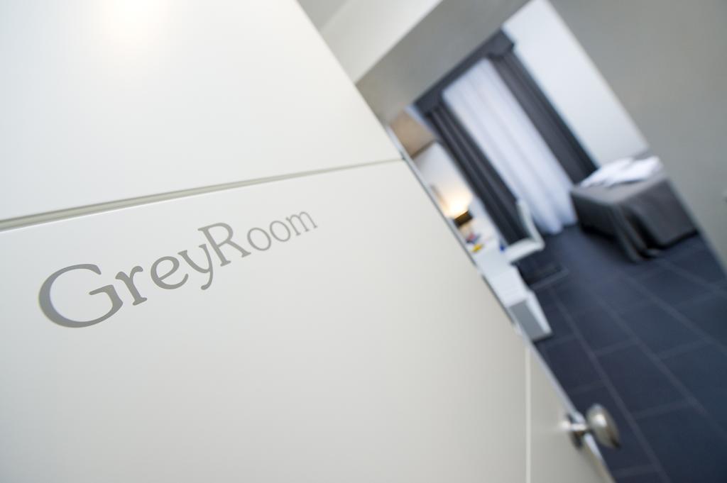 Grey&White Hotell Rom Rum bild
