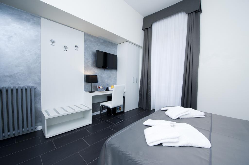 Grey&White Hotell Rom Rum bild