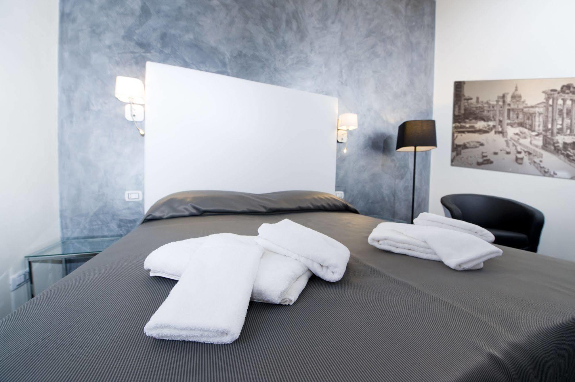 Grey&White Hotell Rom Exteriör bild