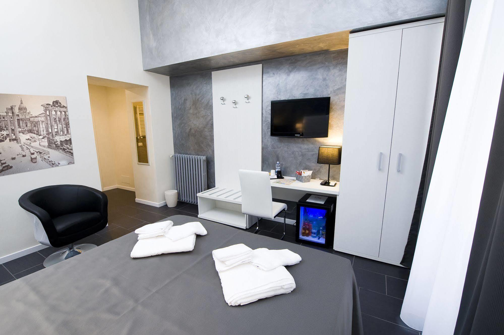 Grey&White Hotell Rom Exteriör bild