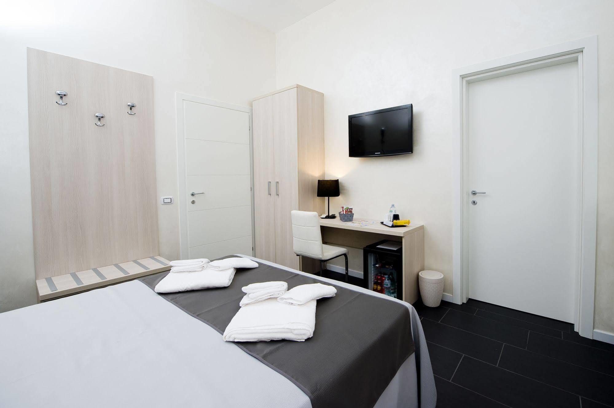 Grey&White Hotell Rom Exteriör bild
